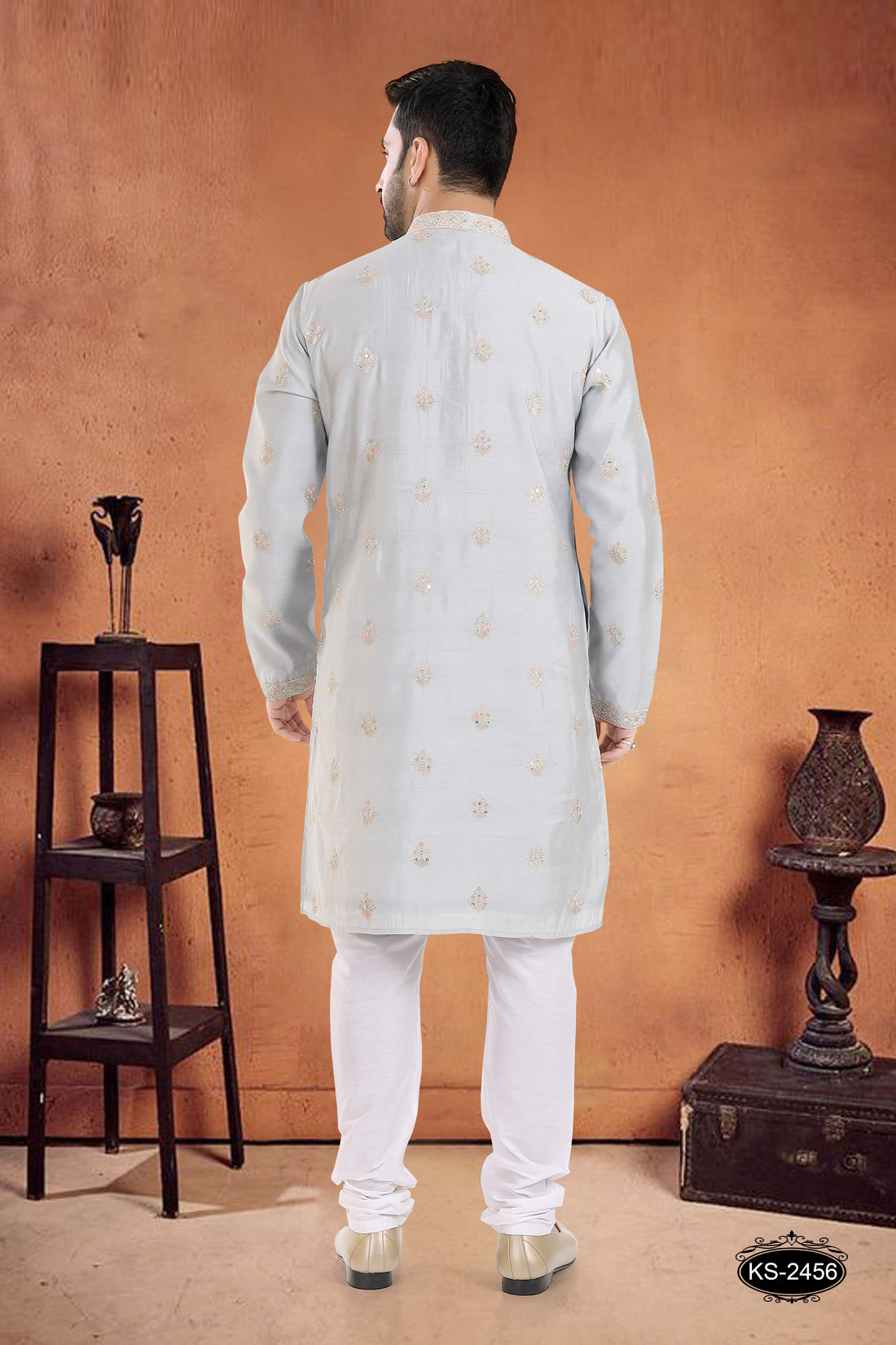 KURTA SET IN GREY WITH THREAD EMBROIDERY ALL-OVER