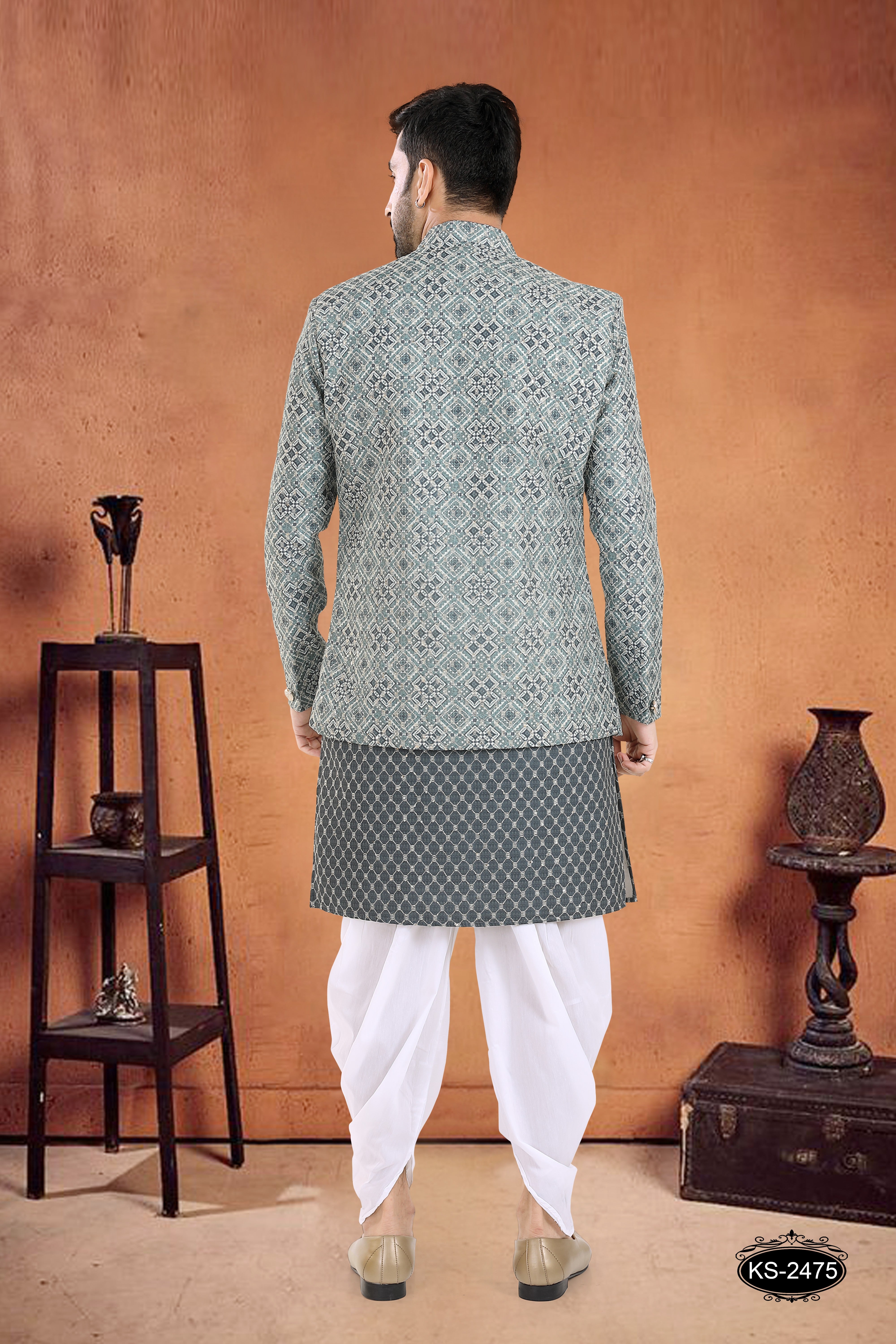 OPEN INO-WESTERN SET IN GREEN TONE WITH THREAD EMBROIDERY ALL-OVER