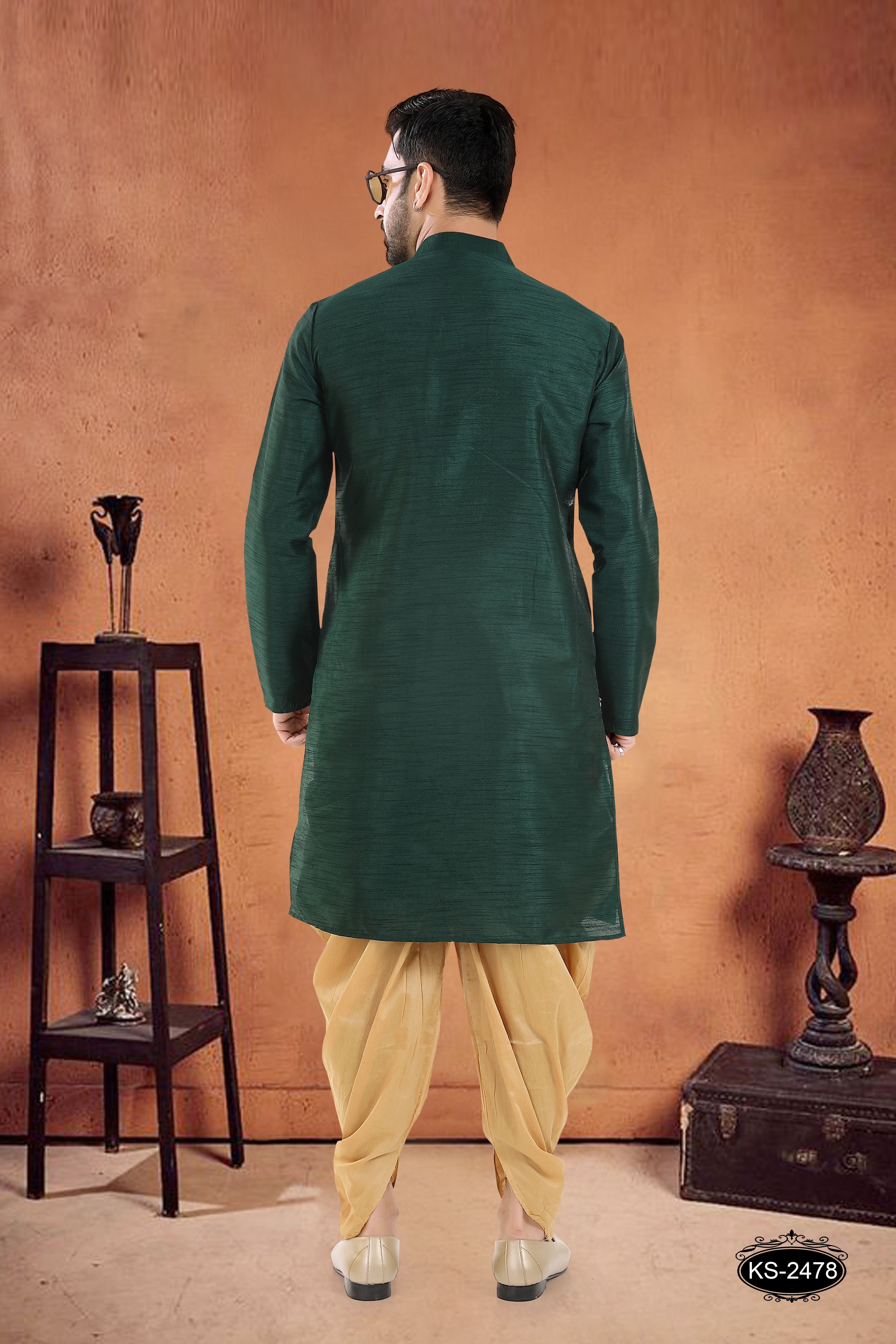 KURTA SET WITH DESIGNER LACE ACCENTS IN GREEN TONE
