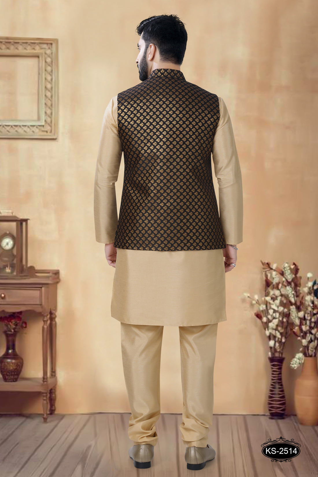 JACKET IN BLACK & GOLD TONE WITH SELF-DESIGN FOR EVERY EVENTS