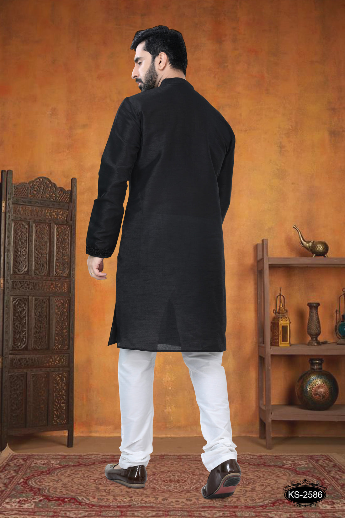 BLACK KURTA SET WITH DESIGNER PATTA ON SHOULDER & SLEEVES