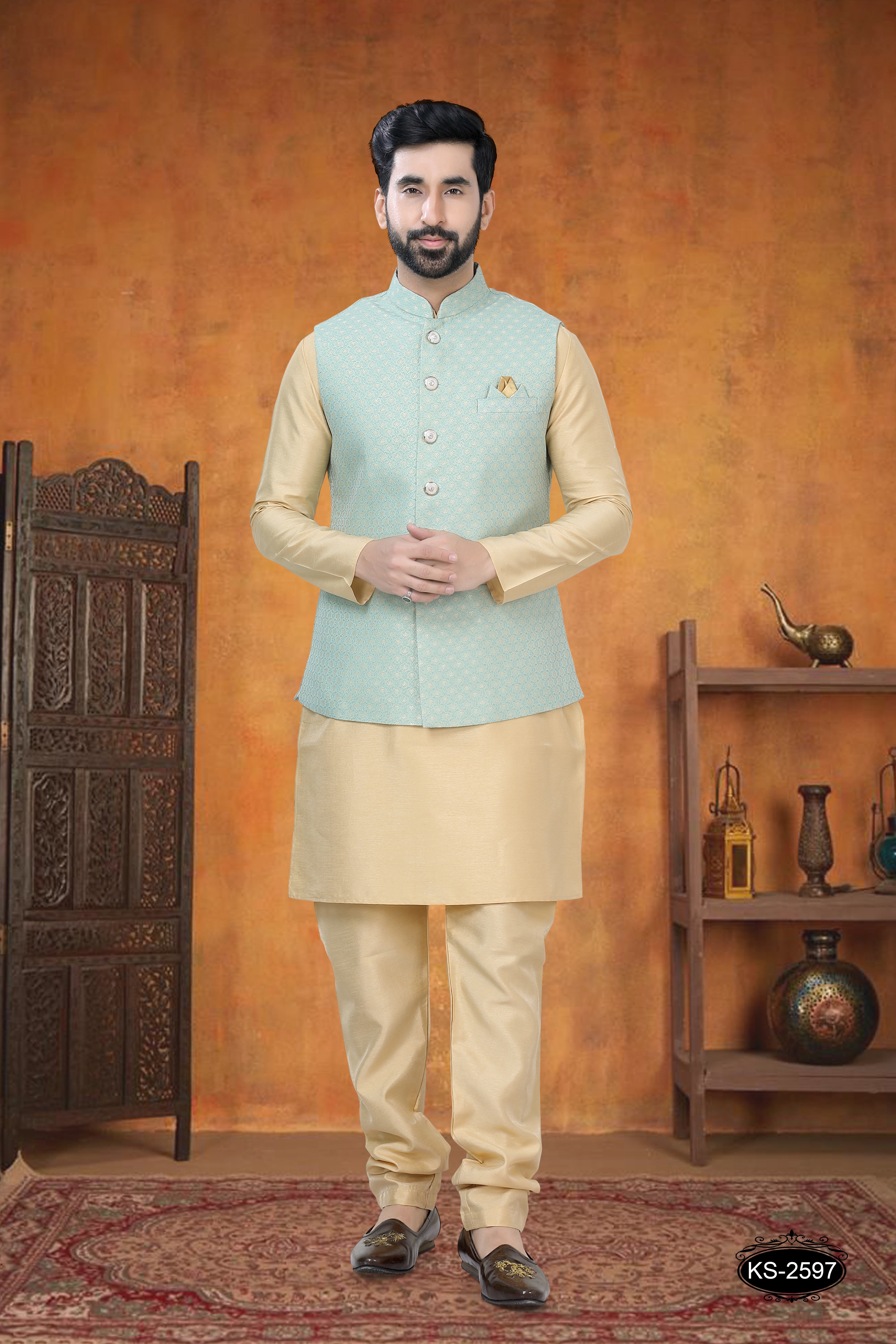 KURTA JACKET SET IN GREEN WITH SELF-DESIGN