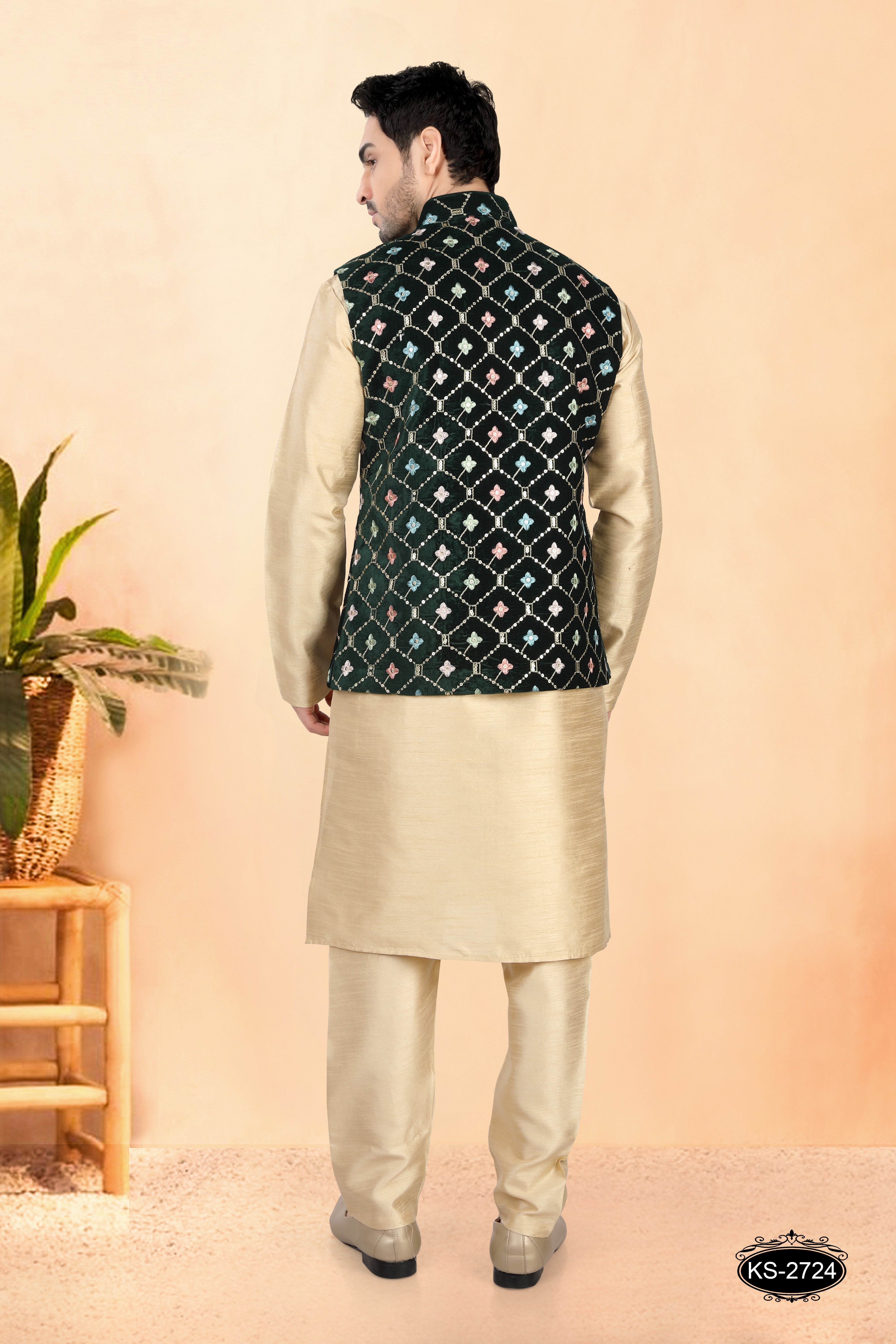 GREEN HUE ONLY JACKET  IN VELVET WITH THREAD EMBROIDERY ALL-OVER