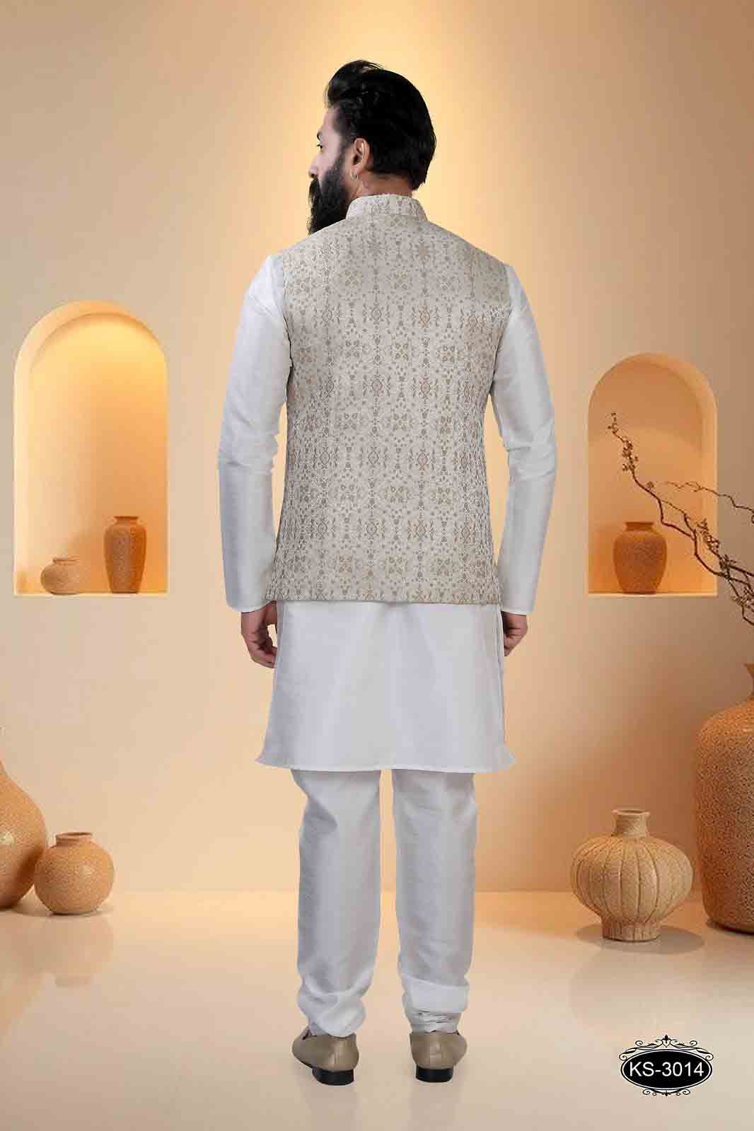 CREAM-BASE JACKET SET FOR EVERY OCCASIONAL EVE
