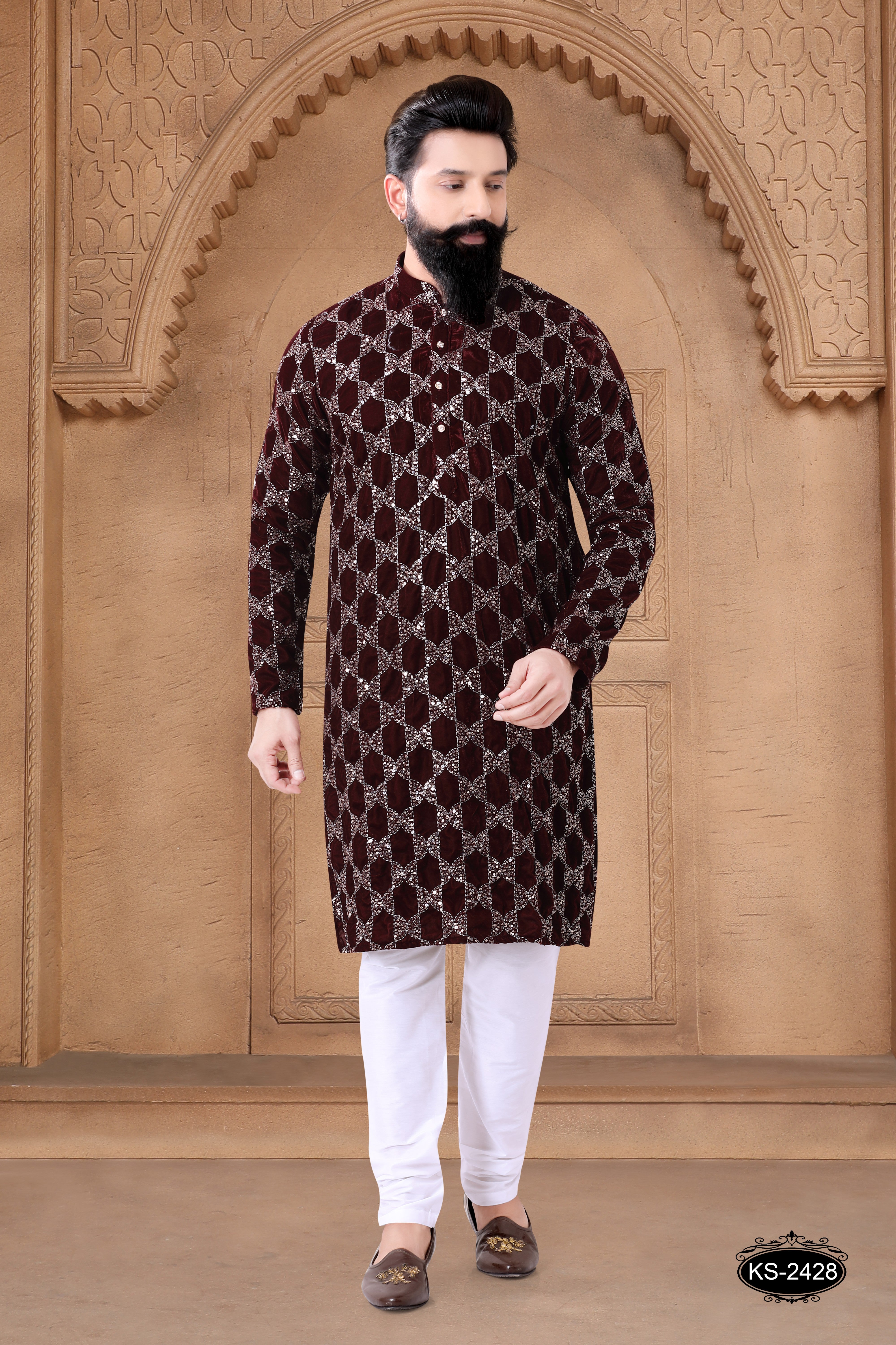 THREAD EMBROIDERY VELVET KURTA SET IN MAROON