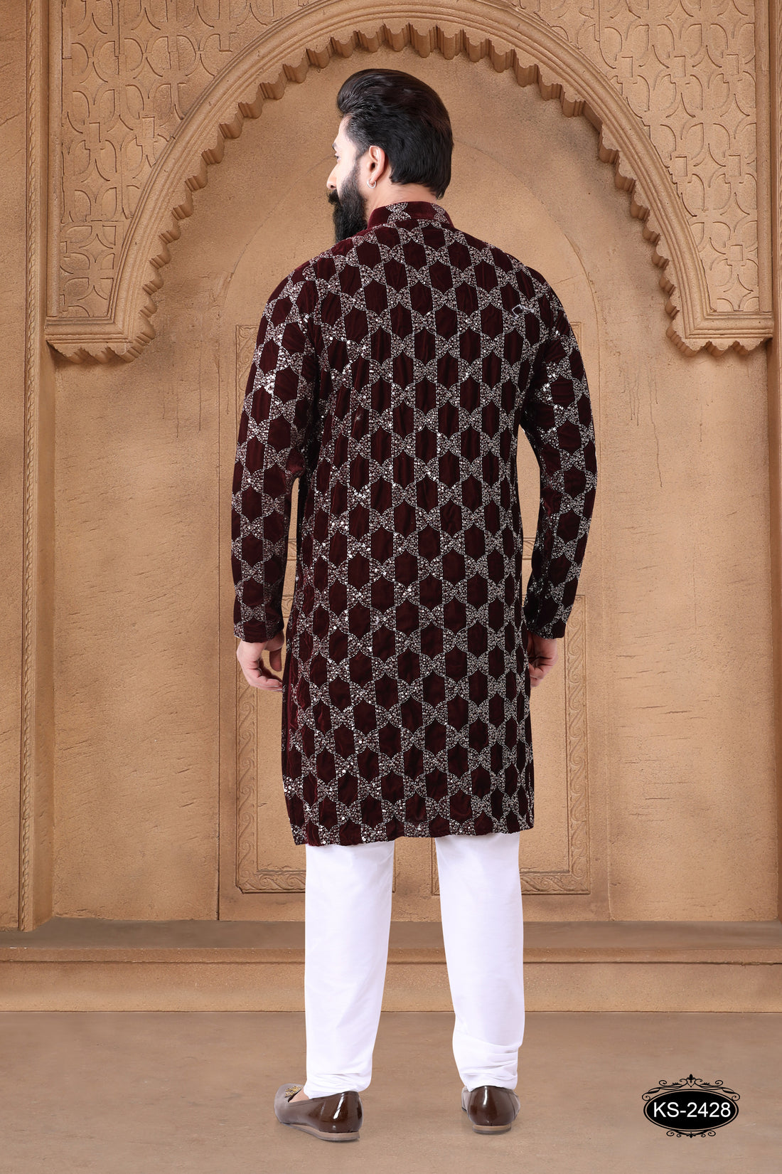 THREAD EMBROIDERY VELVET KURTA SET IN MAROON