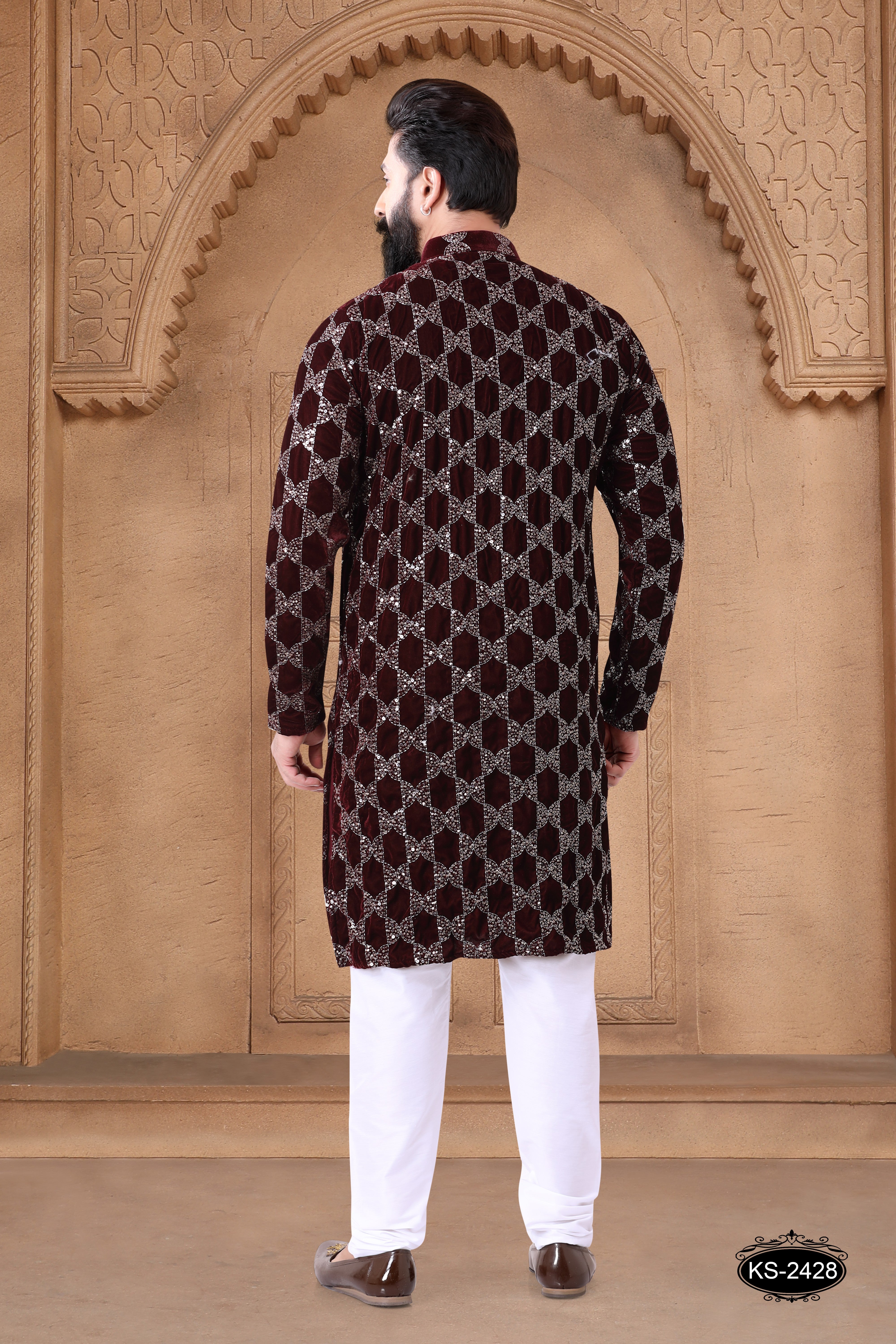 THREAD EMBROIDERY VELVET KURTA SET IN MAROON