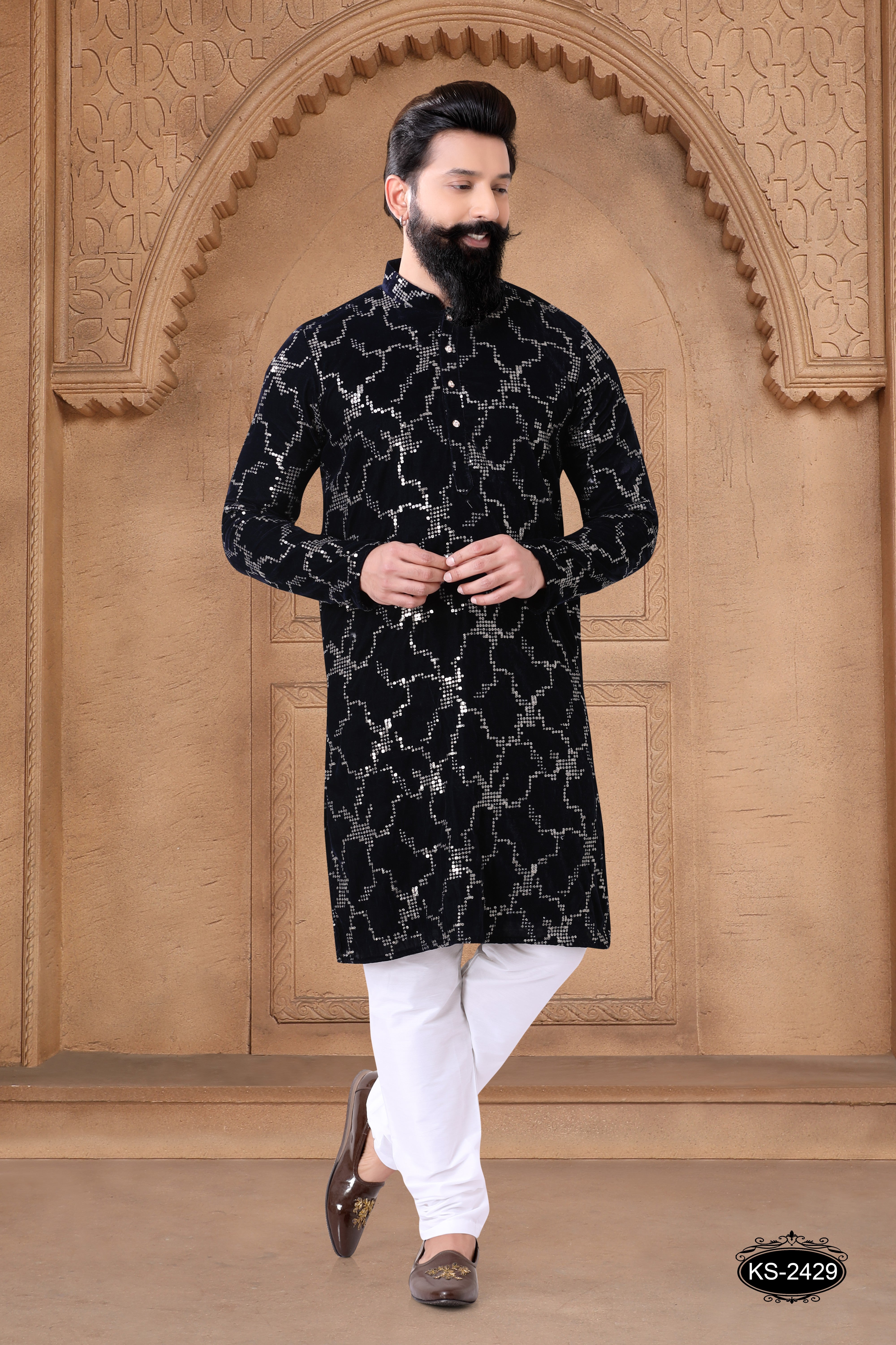 BLACK VELVET KURTA SET WITH THREAD EMBROIDERY ALL-OVER