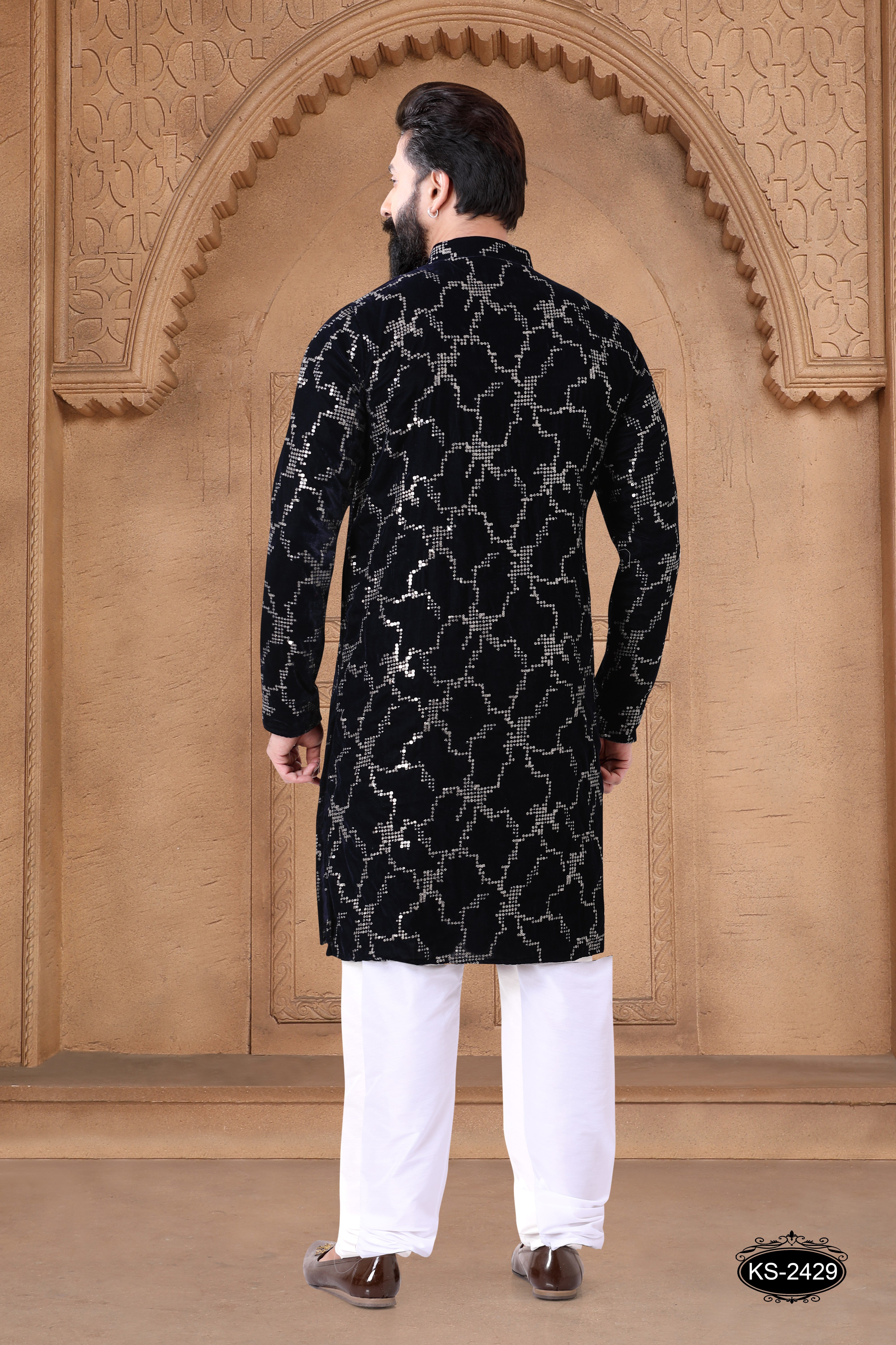 BLACK VELVET KURTA SET WITH THREAD EMBROIDERY ALL-OVER