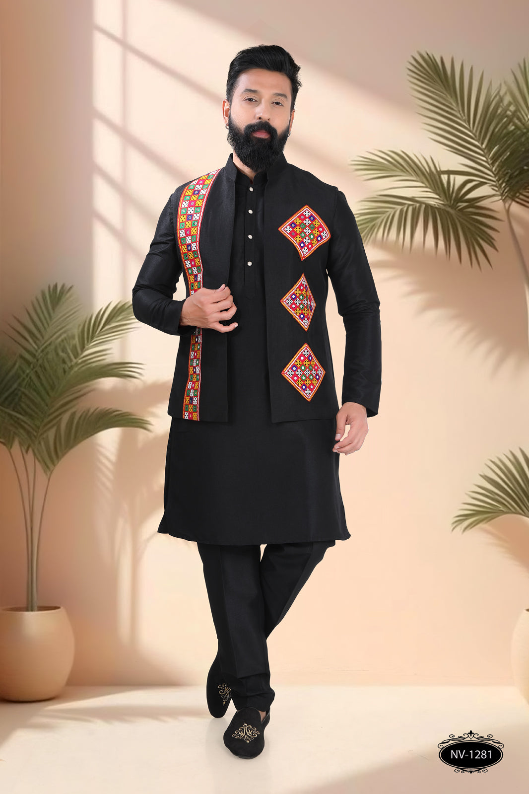 NAVRATRI SLEEVELES ONLY JACKET IN BLACK
