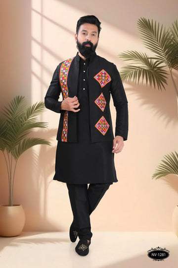 NAVRATRI SLEEVELES ONLY JACKET IN BLACK