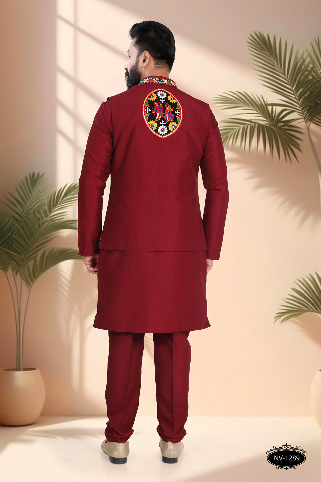 NAVRATRI MAROON TONE SLEEVELESS ONLY JACKET