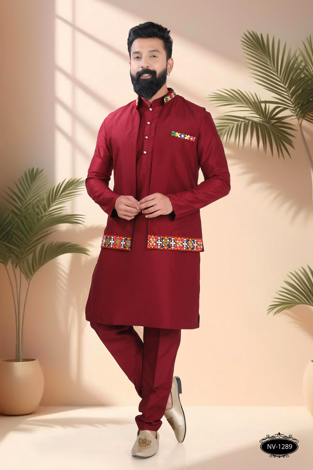 NAVRATRI MAROON TONE SLEEVELESS ONLY JACKET